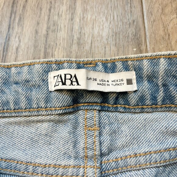 Zara Light Wash Relaxed Fit Distressed Ripped Baggy Jeans Size 4 - Picture 5 of 8